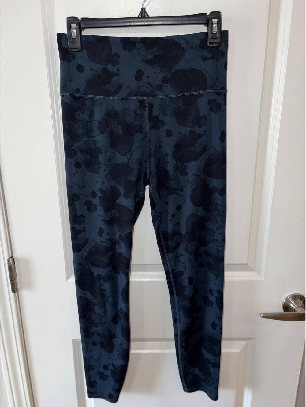 Vuori Navy Leggings 7/8 Medium
